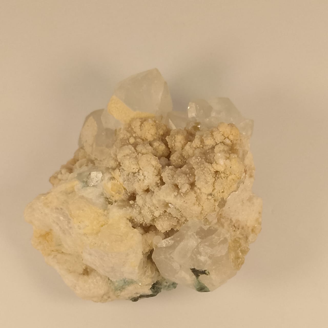 Quartz Specimen with Calcite and Barite Formations | 880 carats | Rs 45 per ct.