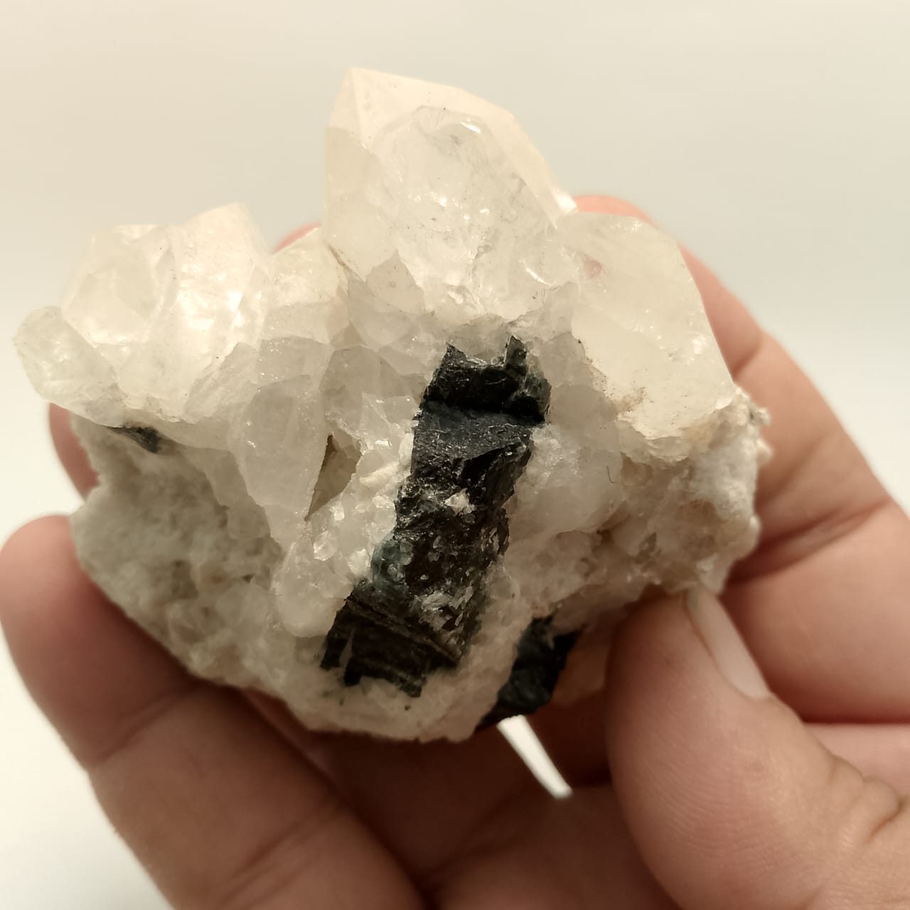 Quartz Specimen with Calcite and Barite Formations | 880 carats | Rs 45 per ct.