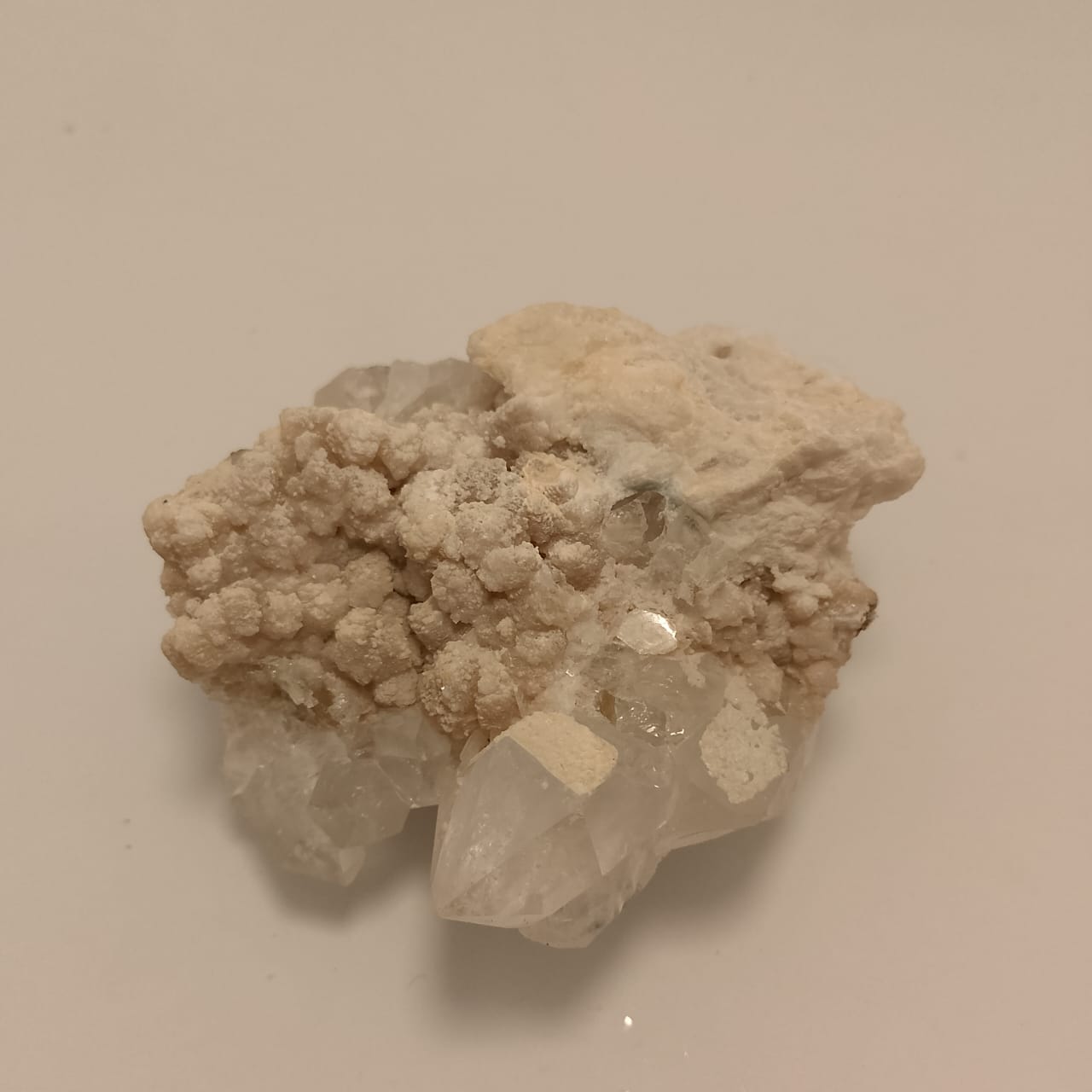 Quartz Specimen with Calcite and Barite Formations | 880 carats | Rs 45 per ct.