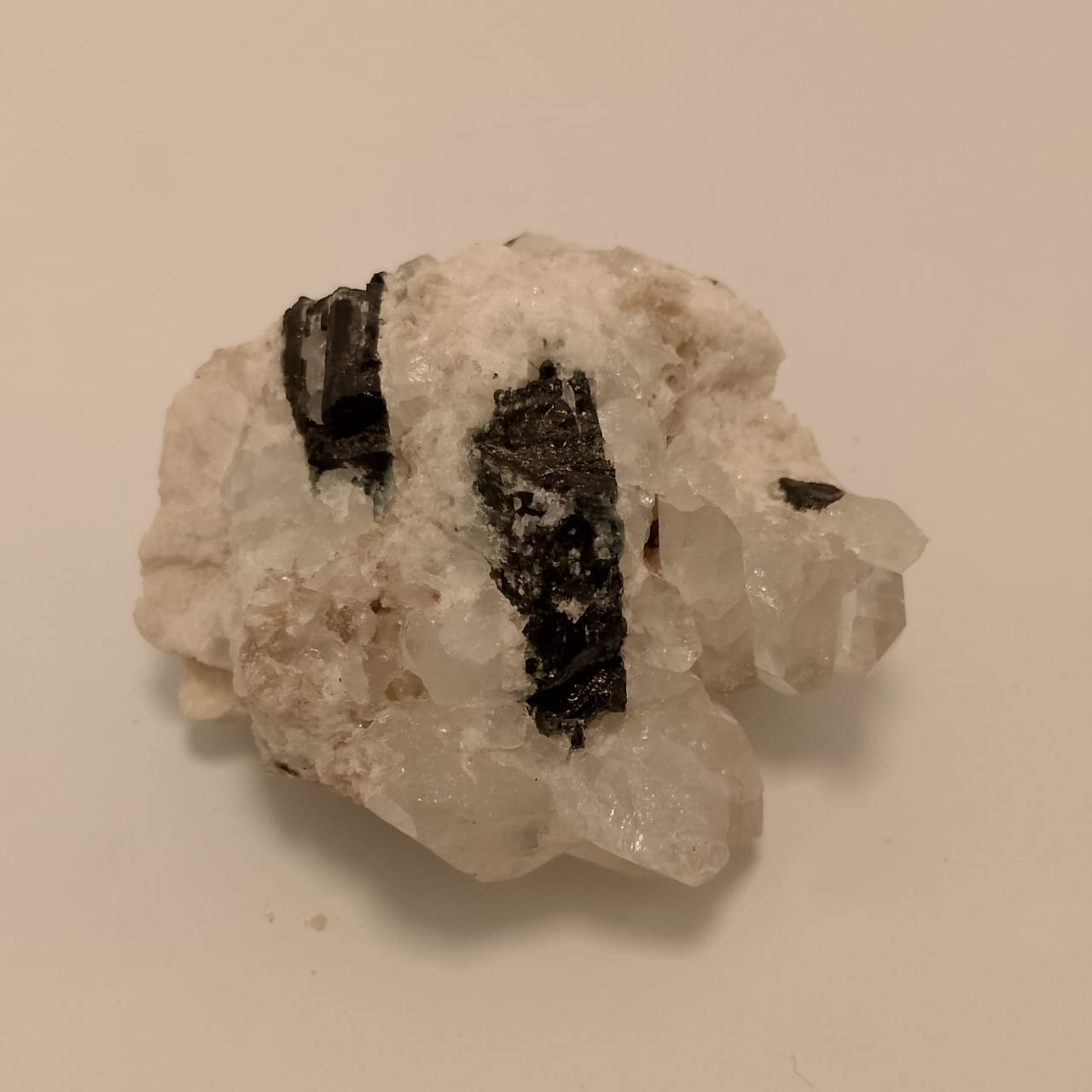 Quartz Specimen with Calcite and Barite Formations | 880 carats | Rs 45 per ct.