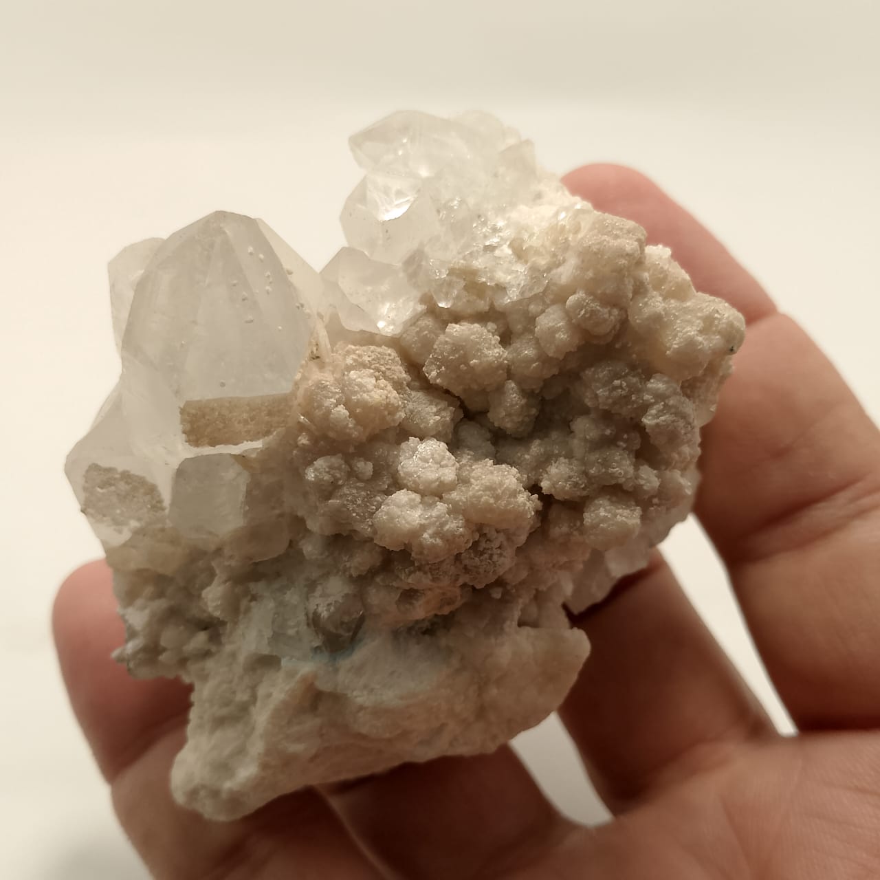 Quartz Specimen with Calcite and Barite Formations | 880 carats | Rs 45 per ct.