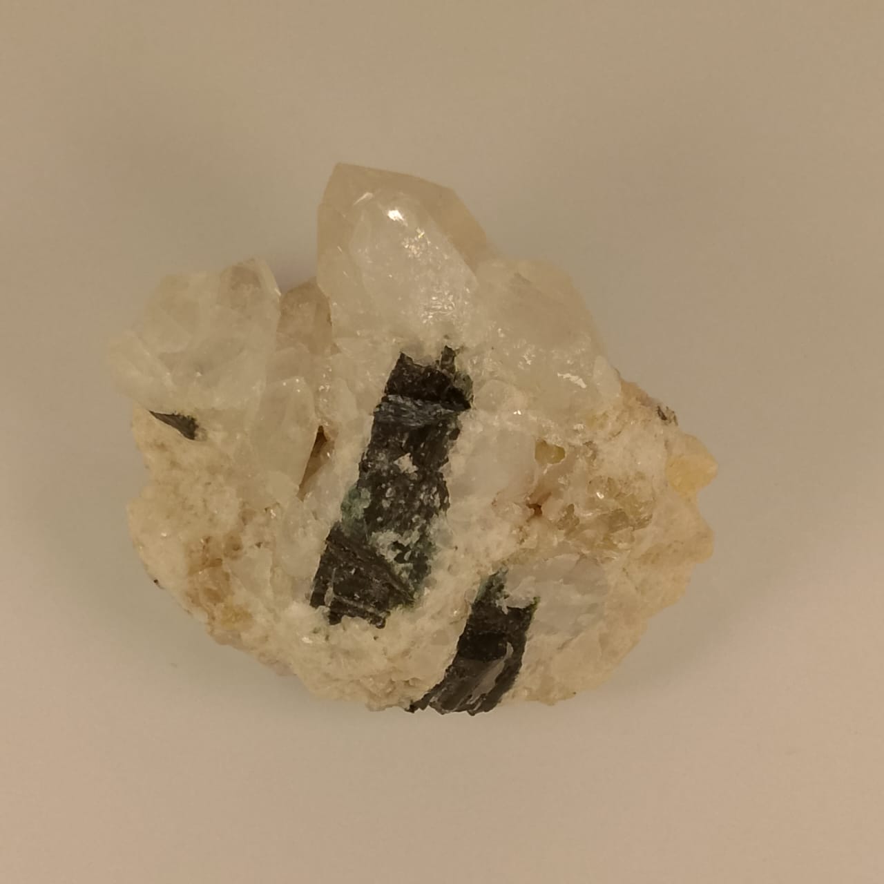 Quartz Specimen with Calcite and Barite Formations | 880 carats | Rs 45 per ct.