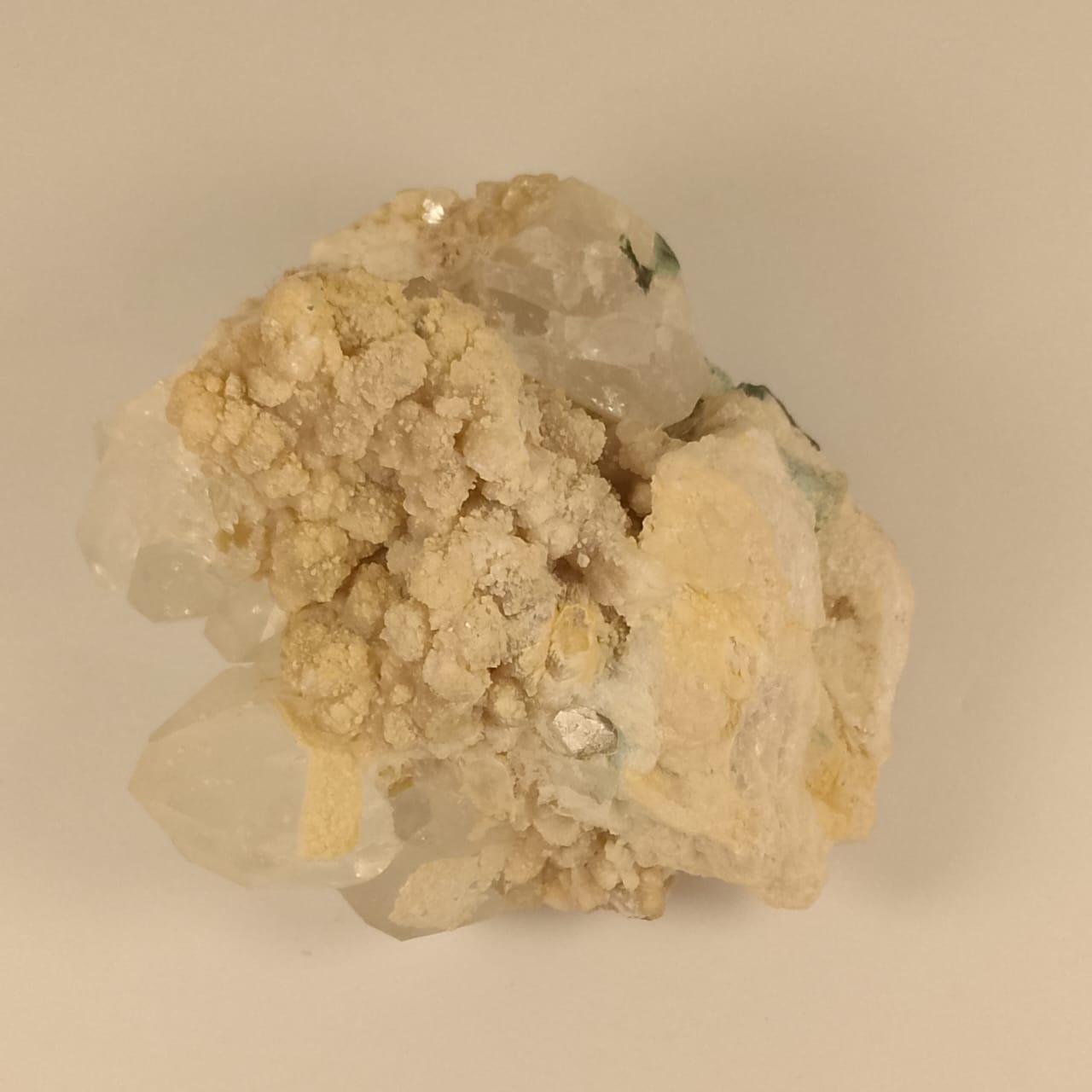 Quartz Specimen with Calcite and Barite Formations | 880 carats | Rs 45 per ct.