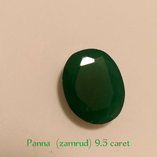 Panna (zamrud) | Oval Shape Step Cutting | Vitreous Dark Green