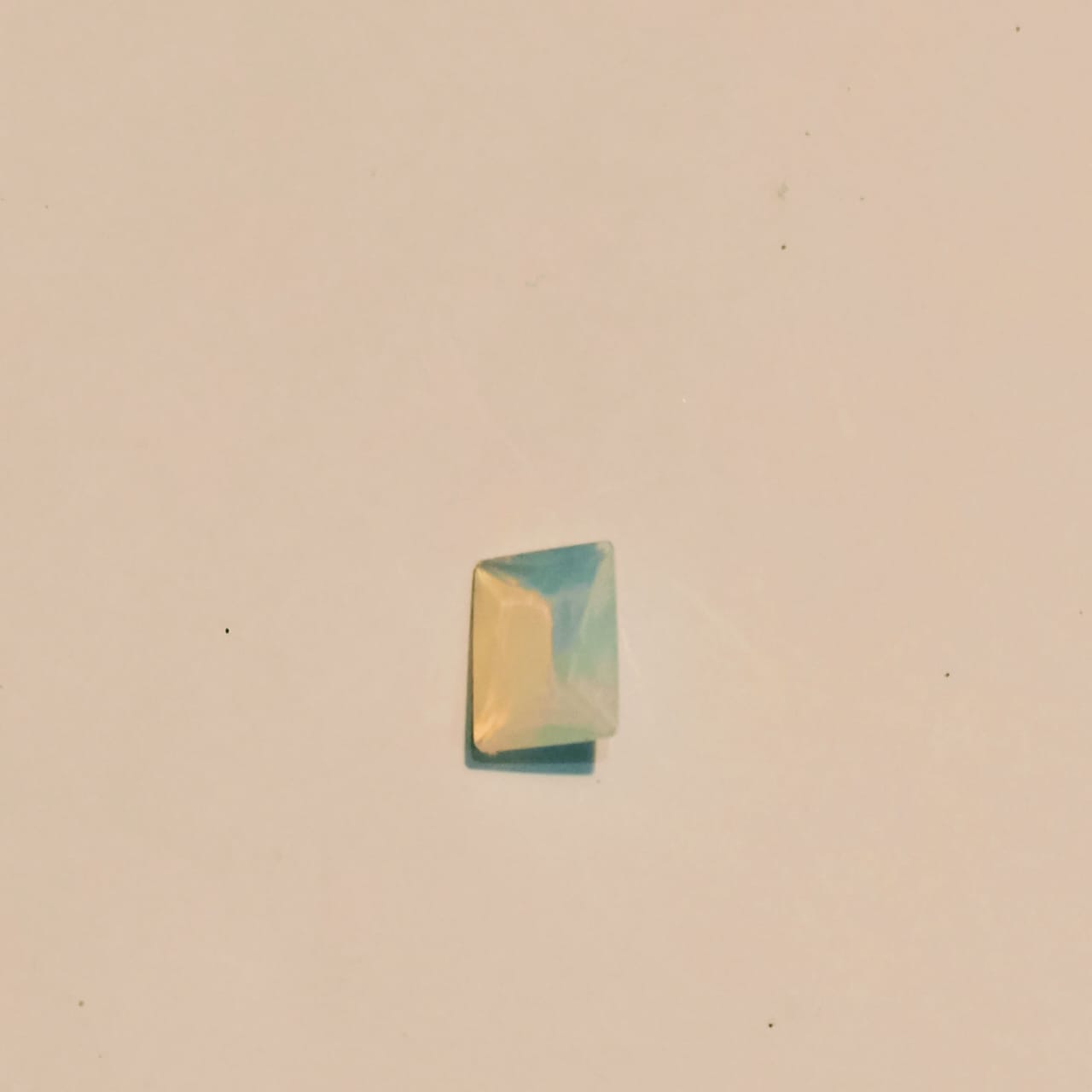 Sea Pearl | Emerald cutting | multiple colors reflections