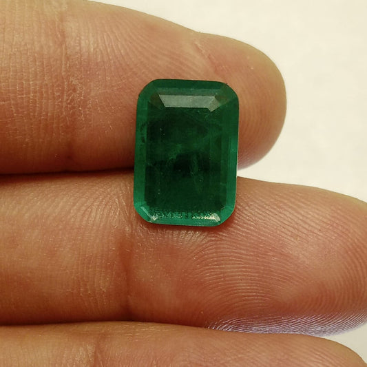 Panna (zamrud) | Step Cutting | Vitreous Dark Green color